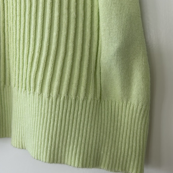 J McLaughlin Ribbed Knit Pistachio Green Sweater w Gold Shoulder Buttons XS - Picture 5 of 11